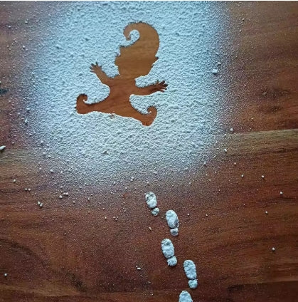 Pochoir Lutin Farceur de Noël en Bois - Empreintes Magiques pour Décoration Féerique